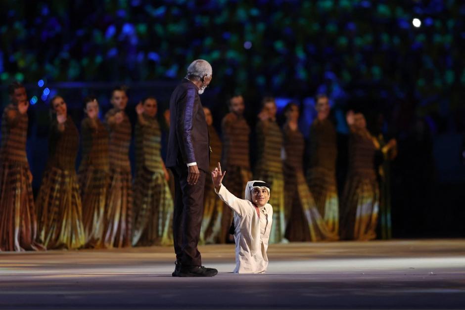 Ghanim al Muftah acompañó a Morgan Freeman en la inauguración de Qatar 2022. (Foto: AFP)