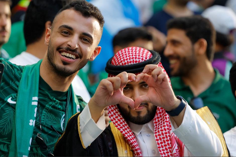 Los aficionados sauditas no podían creer lo hazaña de su selección ante Argentina. (Foto: AFP)