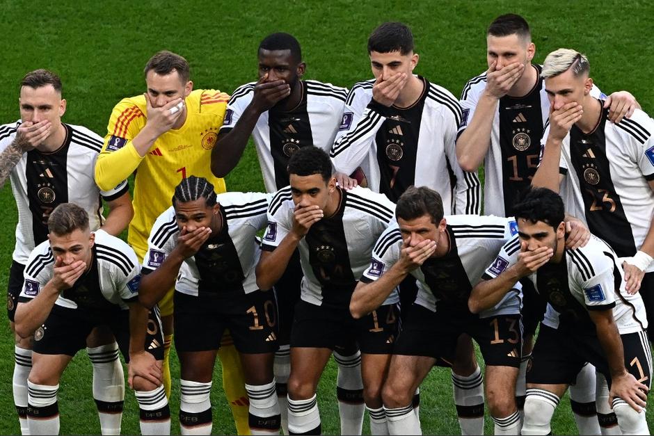 El gesto de los alemanes previo al juego con Japón en Qatar. (Foto: AFP)&nbsp;
