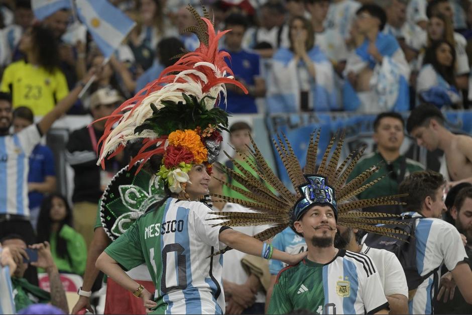 Argentinos y mexicanos llenaron el estadio Lusail para observar el juego.&nbsp; (Foto: AFP)&nbsp;