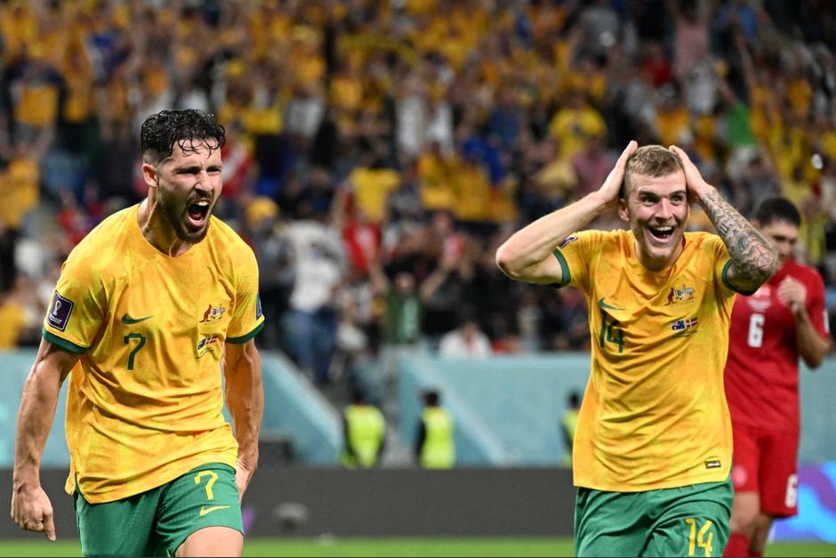 Los australianos parecían incrédulos por el gol que marcaron para conseguir su acceso a octavos de final. (Foto: AFP)