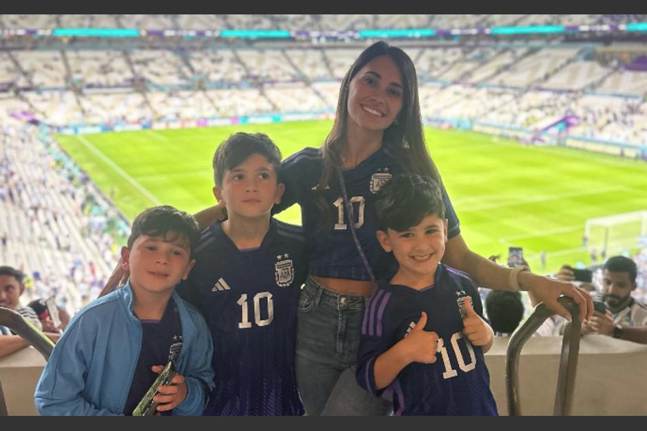 La familia de Lionel Messi estuvo en el palco presenciando el pase de la albiceleste a octavos de final. (Foto: Instagram)