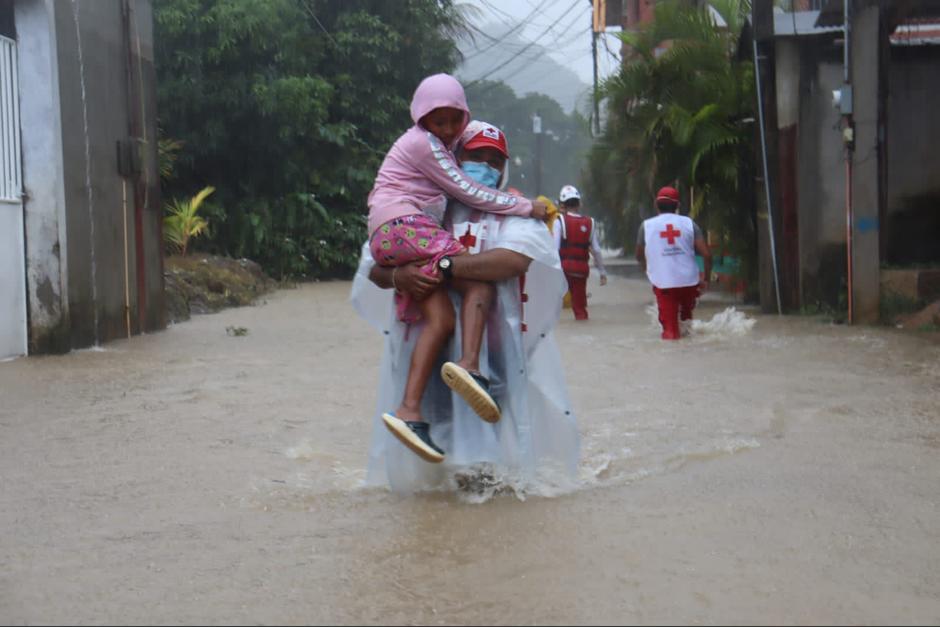 Más de 60 mil personas resultaron damnificadas por las lluvias asociadas a la tormenta tropical Julia. (Foto: Cruz Roja Guatemalteca)&nbsp;