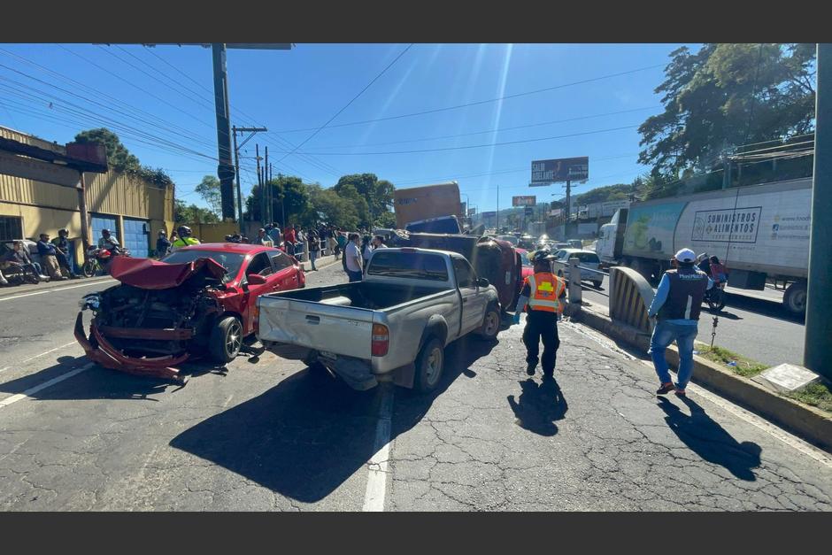 Un accidente de tránsito múltiple en la ruta Interamericana ocasiona complicaciones de tránsito en el sector, por lo que recomendaron utilizar vías alternas. (Foto: Bomberos Voluntarios)