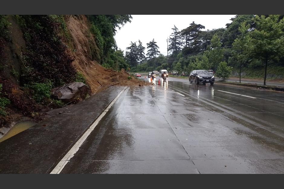 Autoridades de tránsito de Mixco informaron sobre un nuevo derrumbe en la ruta Interamericana. (Foto: @EmixtraPablo)