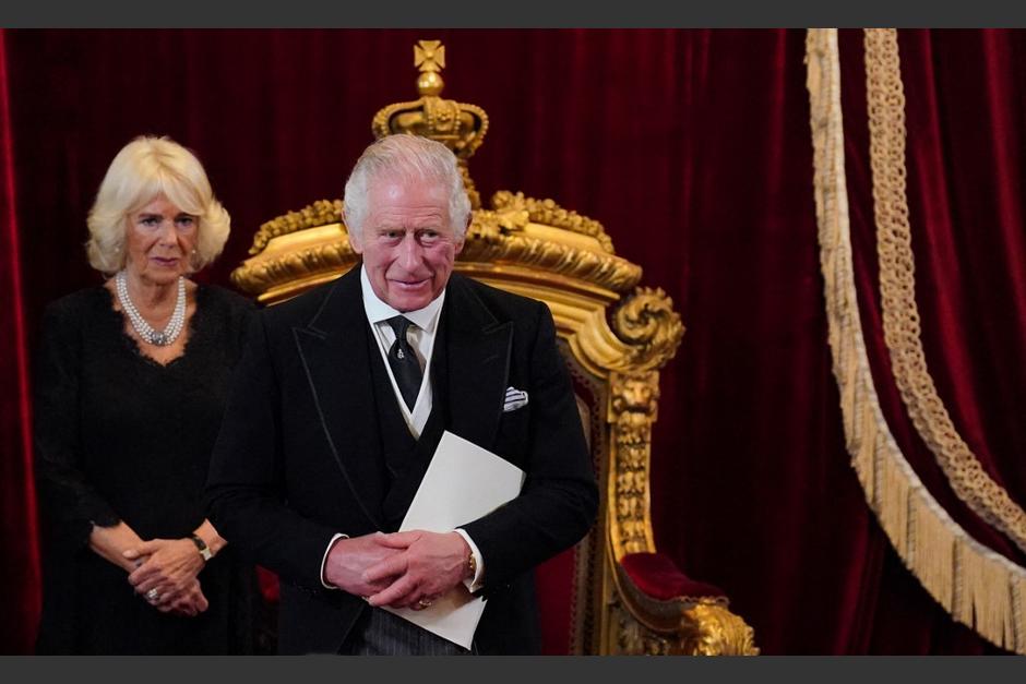 Los gestos del rey Carlos III se hicieron virales. (Foto: AFP)&nbsp;