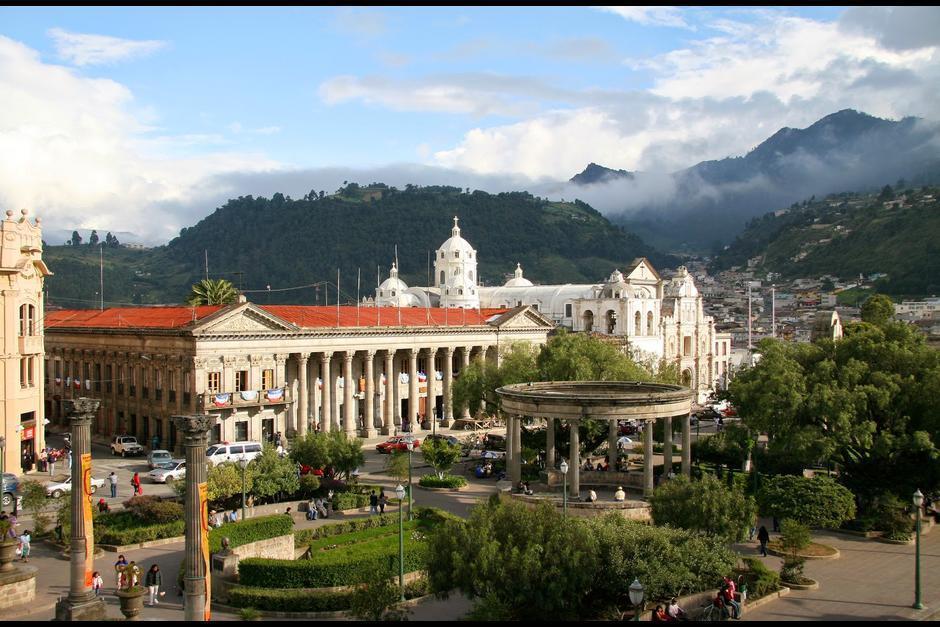 La ciudad de Quetzaltenango se viste de gala con motivo del mes patrio. (Foto: Archivo/Soy502)&nbsp;