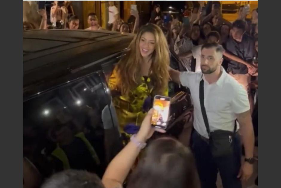 El guardaespaldas de Shakira se ha vuelto viral en redes sociales por su físico. (Foto: captura de pantalla)
