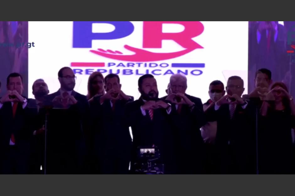 Carlos Velásquez (al centro) como nuevo secretario general del Partido Republicano. (Foto: captura de pantalla)