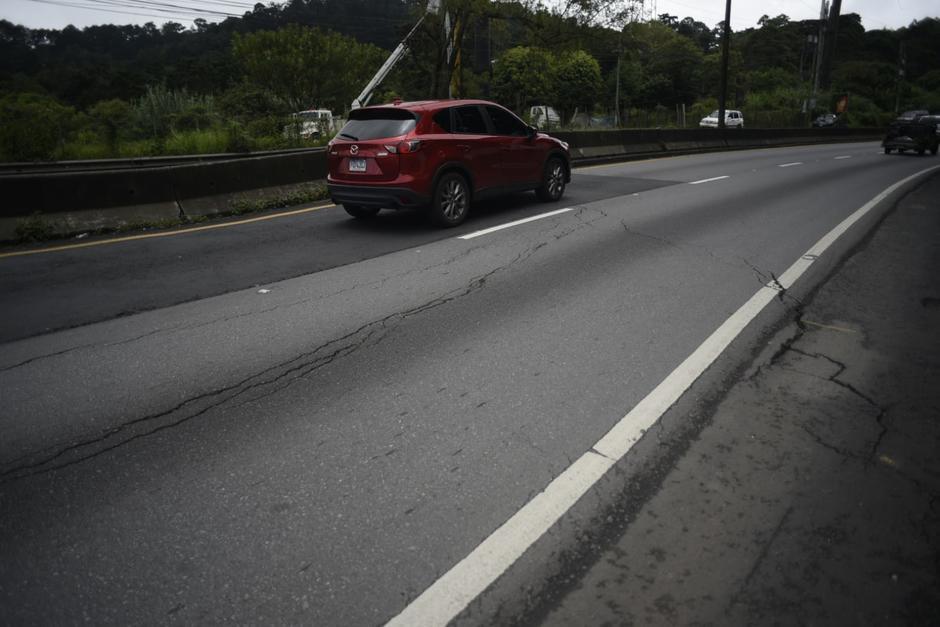 La grieta apareció en el kilómetro 11 de la Carretera a El Salvador. (Foto: Wilder López/Soy502)
