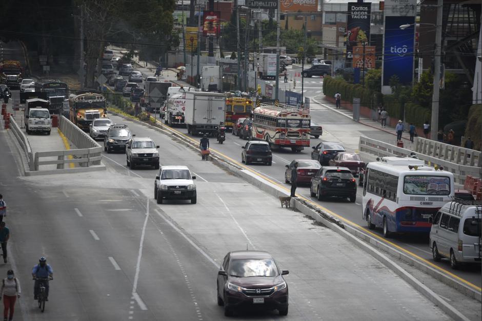 La movilidad por el sector es complicada debido a la acumulación de agua producto de las lluvias. (Foto: Wilder López/Soy502)