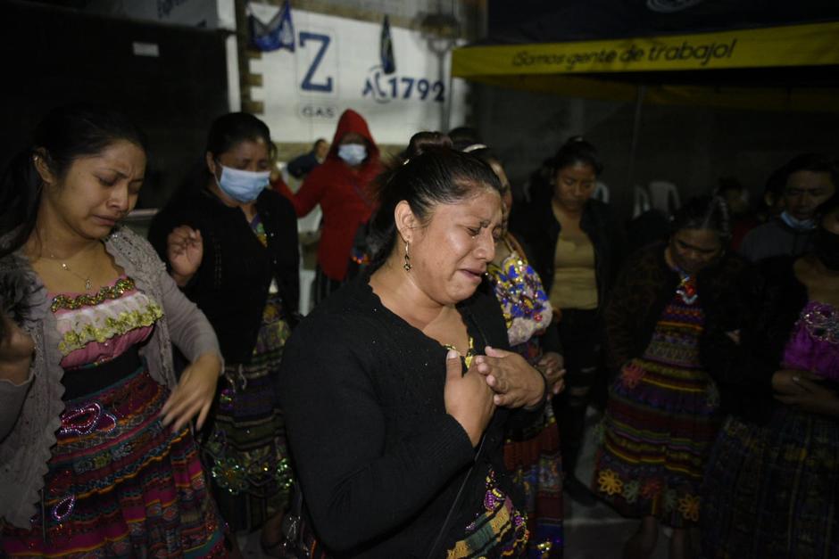 Los familiares de las desaparecidas en el socavamiento en Villa Nueva claman porque sean localizadas. (Foto: Wilder López/Soy502)