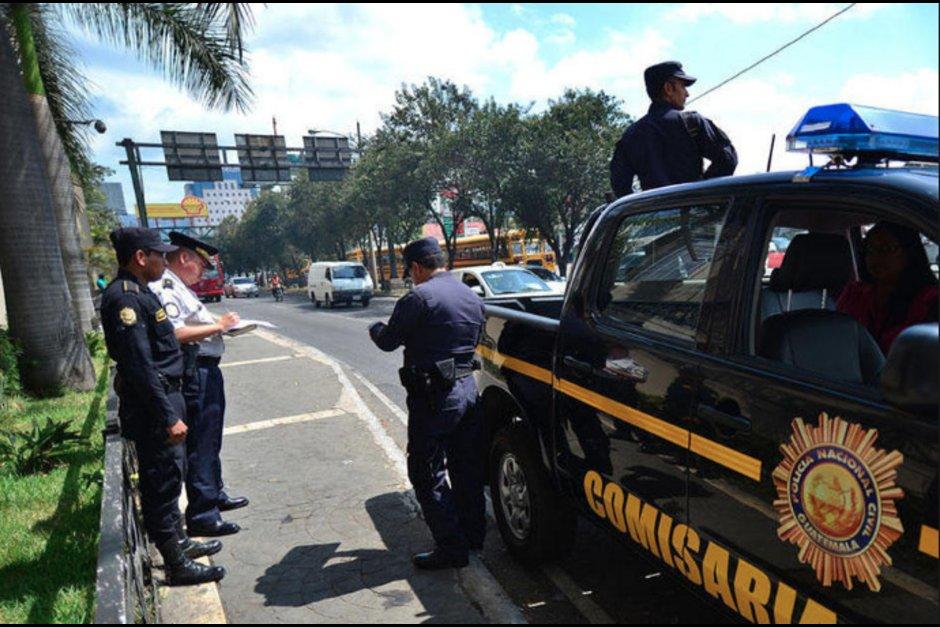 Agentes de la PNC fueron capturados por exigir dinero a un conductor para liberarlo. (Foto: Soy502/Archivo)