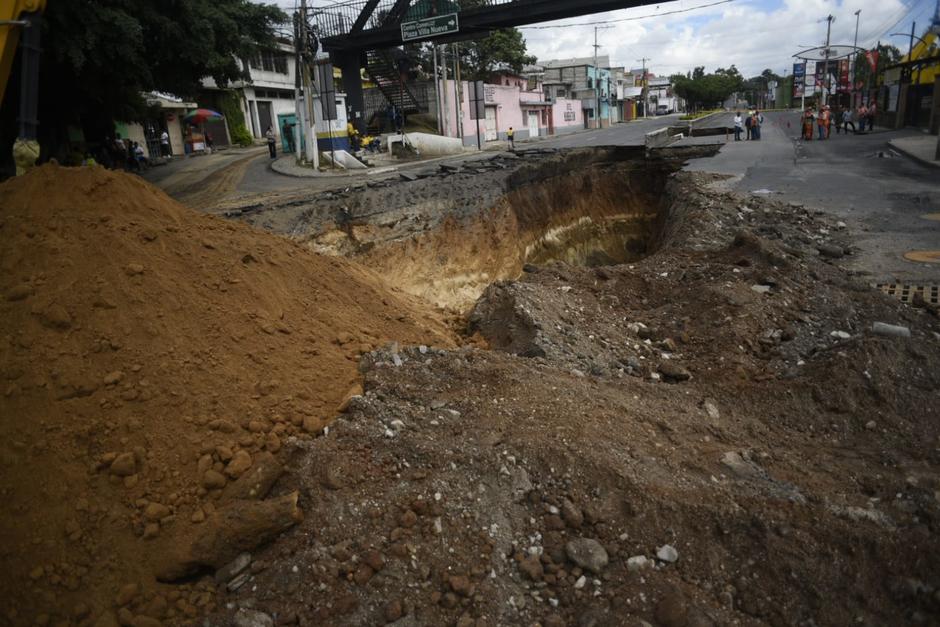 Esta es la fase en la que se encuentran los trabajos en los agujeros de la calzada Concepción, zona 6 de Villa Nueva. (Foto: Wilder López/Soy502)