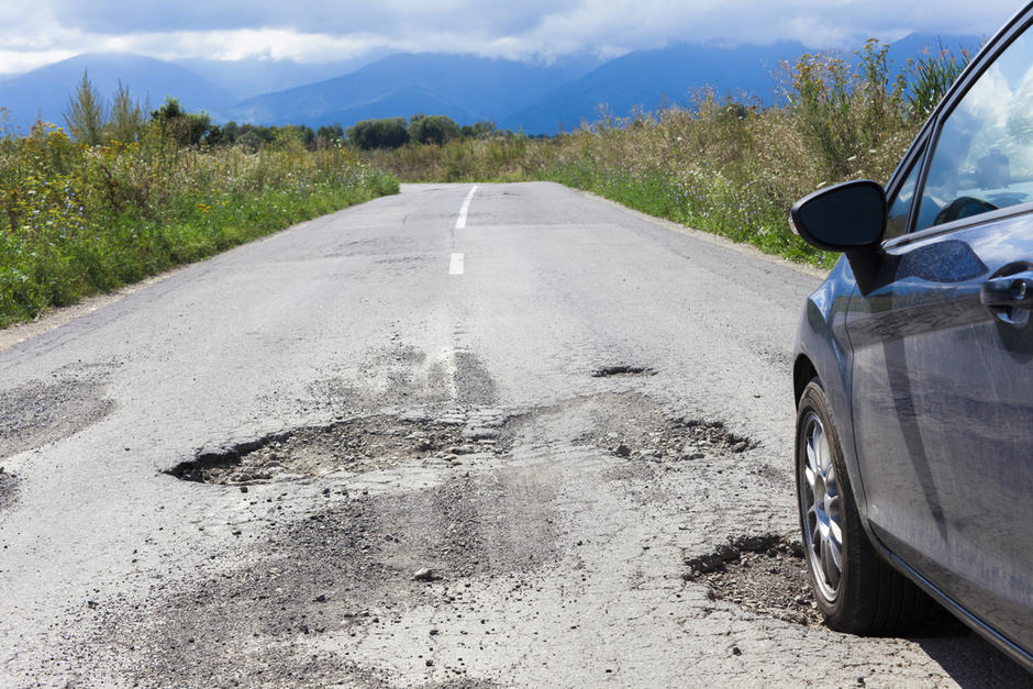 Tu auto puede sufrir estos daños por un bache. (Foto: Shutterstock)