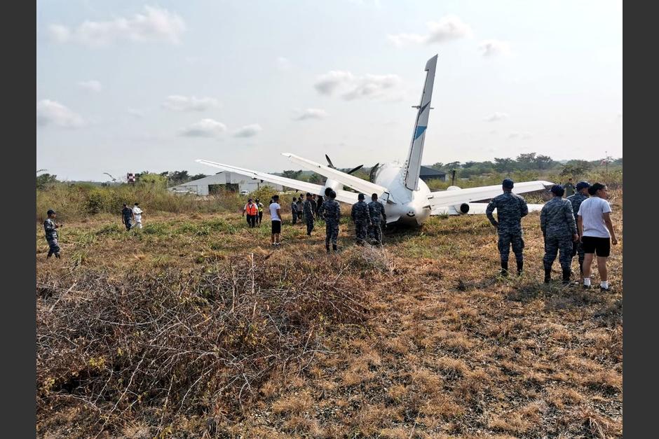 El accidente aéreo en el Aeropuerto Internacional "Mundo Maya" que dejó inhabilitada la pista de manera temporal. (Foto: Ejército de Guatemala)