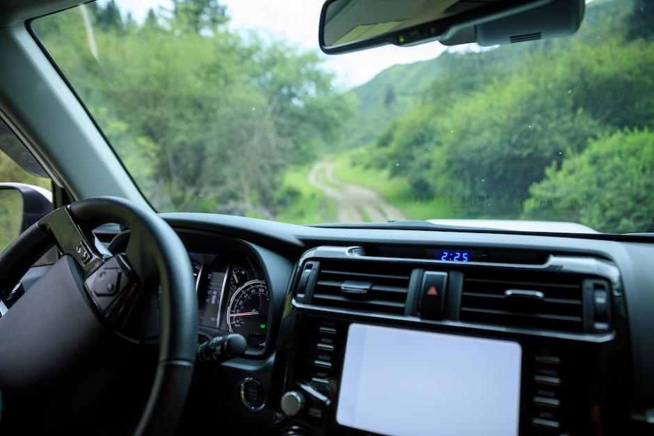 Lo que sabe del carro parqueado de color gris, en el que se encontraron más de un millón de quetzales. (Foto ilustrativa: Shutterstock)