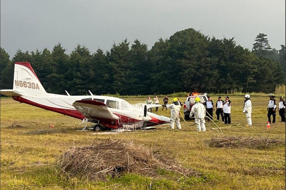 Por causas que se desconocen, una avioneta realizó un aterrizaje de emergencia en un campo de Palencia. (Foto: Crosscheck Magazine)