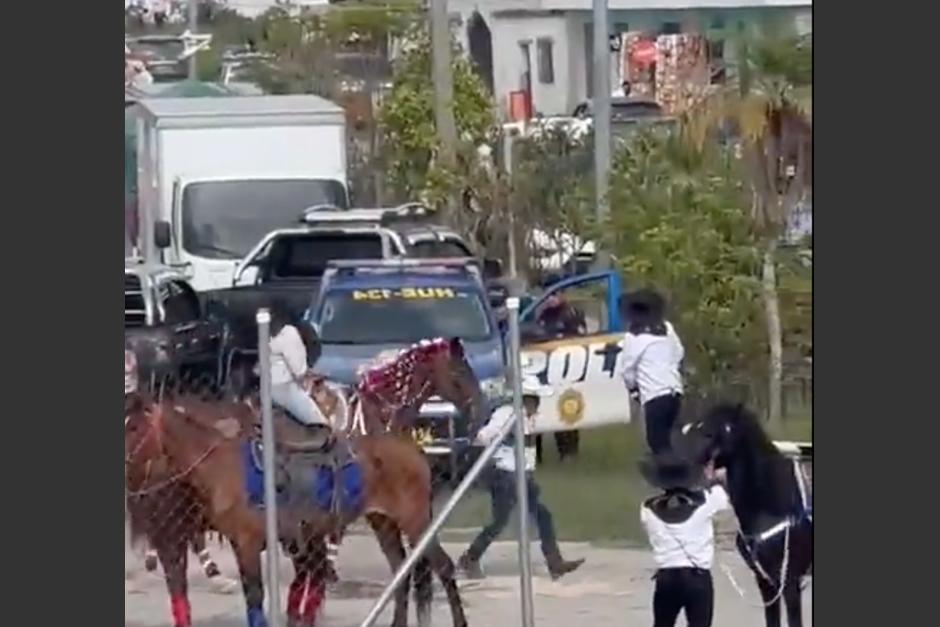 Prohiben los desfiles hÃ­picos por la balacera ocurrida durante las Fiestas Julias en Huehuetenango. (Foto: captura de video)