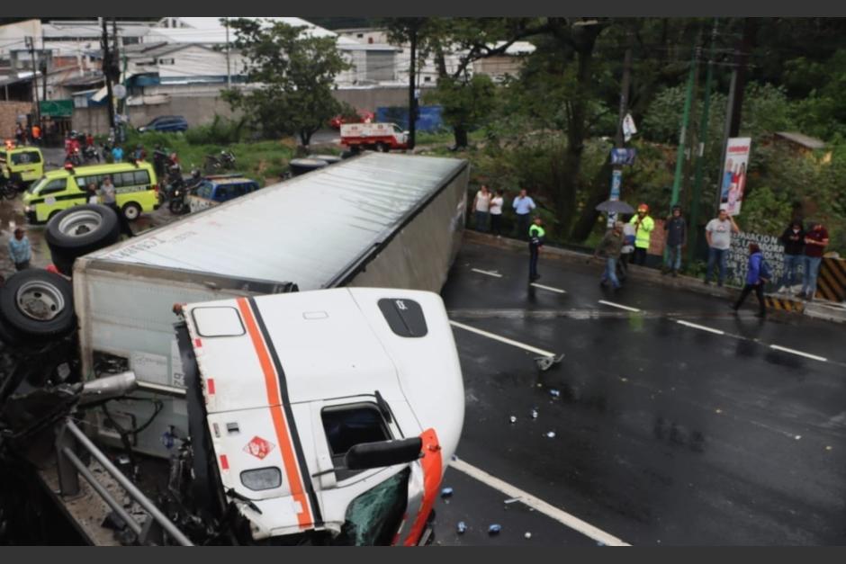 Así se encuentra el tránsito tras el fuerte accidente en la cuesta de Villalobos. (Foto: Bomberos Municipales)