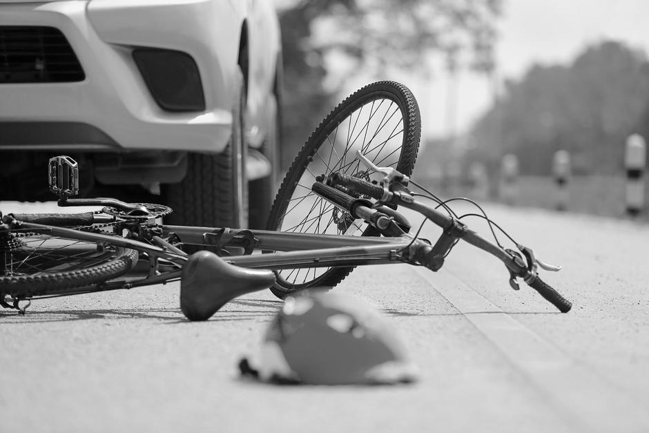 Captan momento en que ocurrió un accidente en el que estuvo involucrado un automóvil y una bicicleta. (Foto ilustrativa: Shutterstock)