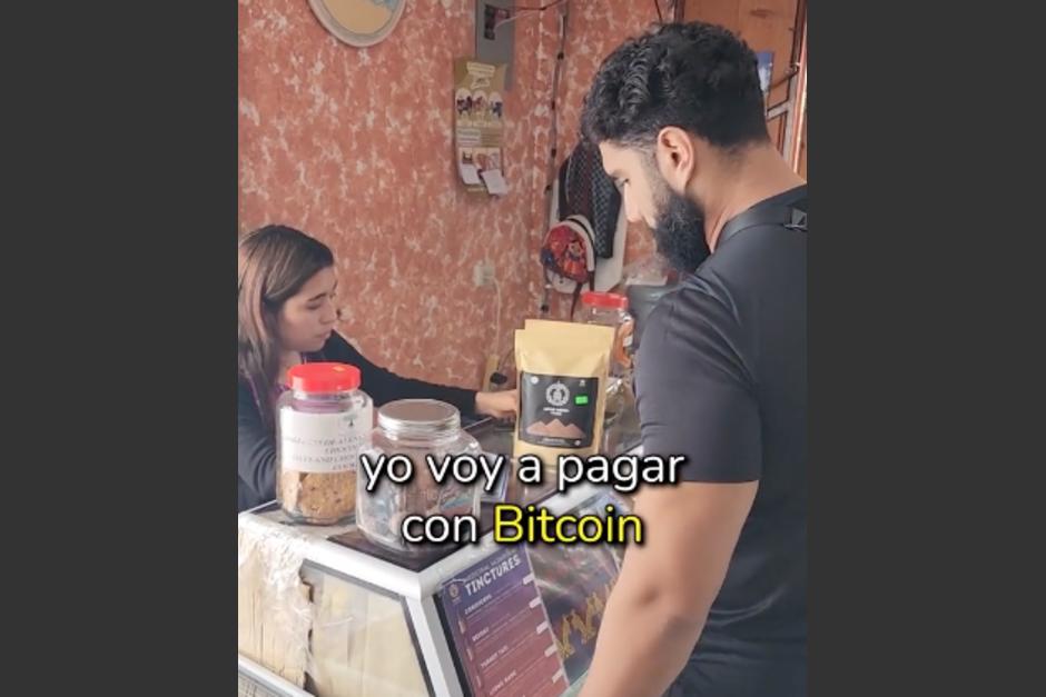 El tiktoker venezolano presumió cómo es usar Bitcoin en su visita a Guatemala. (Foto: captura de video)