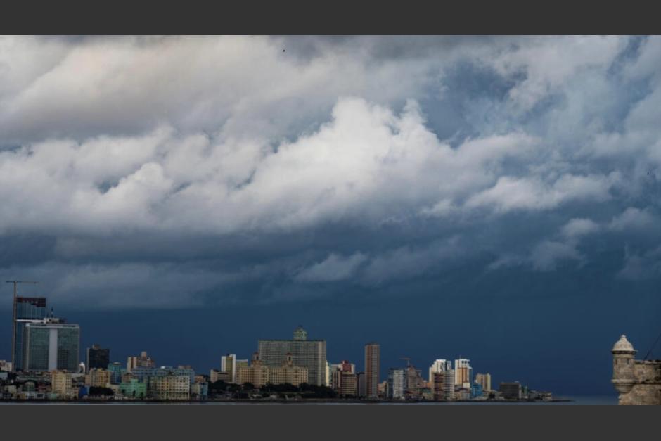Nubes negras ocasionadas por la tormenta tropical Idalia.&nbsp;(Foto: AFP)