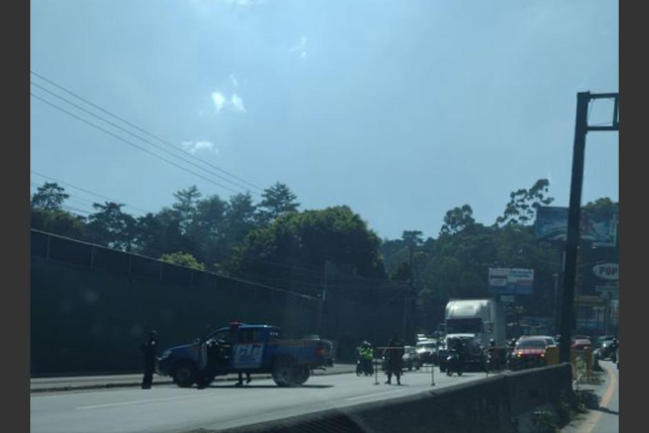 La ruta a El Salvador ha sido paralizada por parte dela Policía Nacional Civil. (Foto: redes sociales)