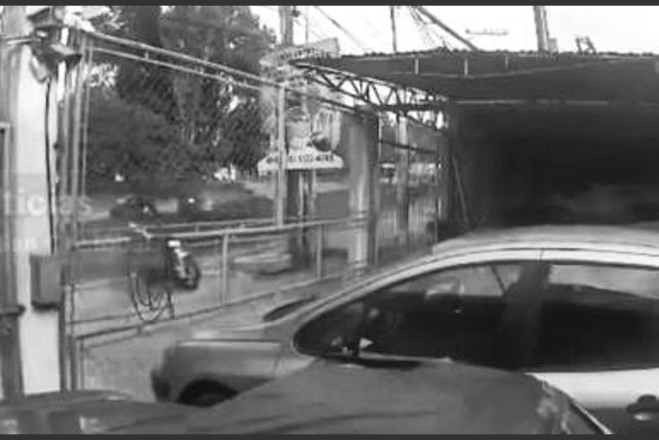 Un nuevo video del accidente en San Cristóbal en el que murió un motorista ha sido revelado. (Foto: captura de video)