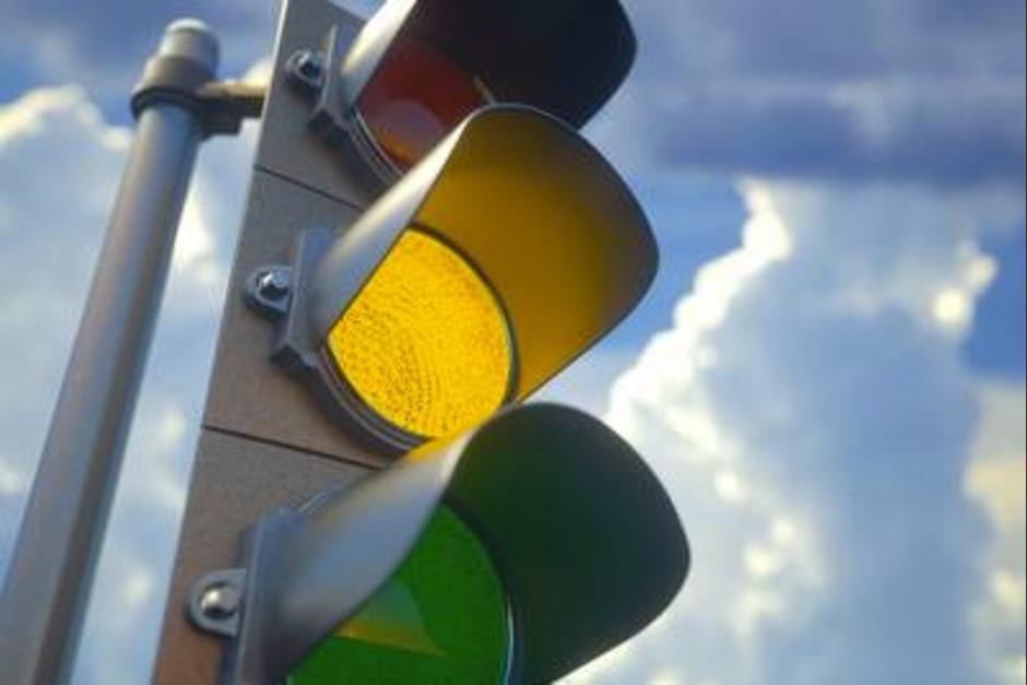 Autoridades de tránsito reportaron que fallas en el servicio eléctrico han dejado semáforos apagados en las zonas 1 y 3. (Foto ilustrativa: Archivo/Soy502)&nbsp;