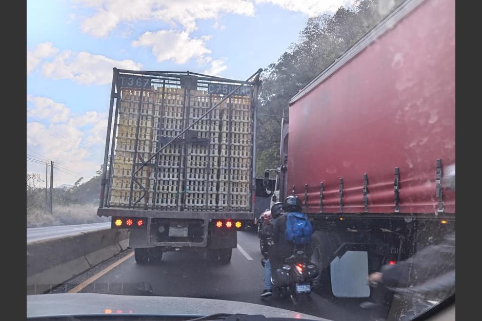 Autoridades de tránsito de Villa Nueva reportaron tránsito lento y detenido en la ruta al Pacífico con dirección al sur del país. (Foto: Marilin Alvarez/Soy502)&nbsp;