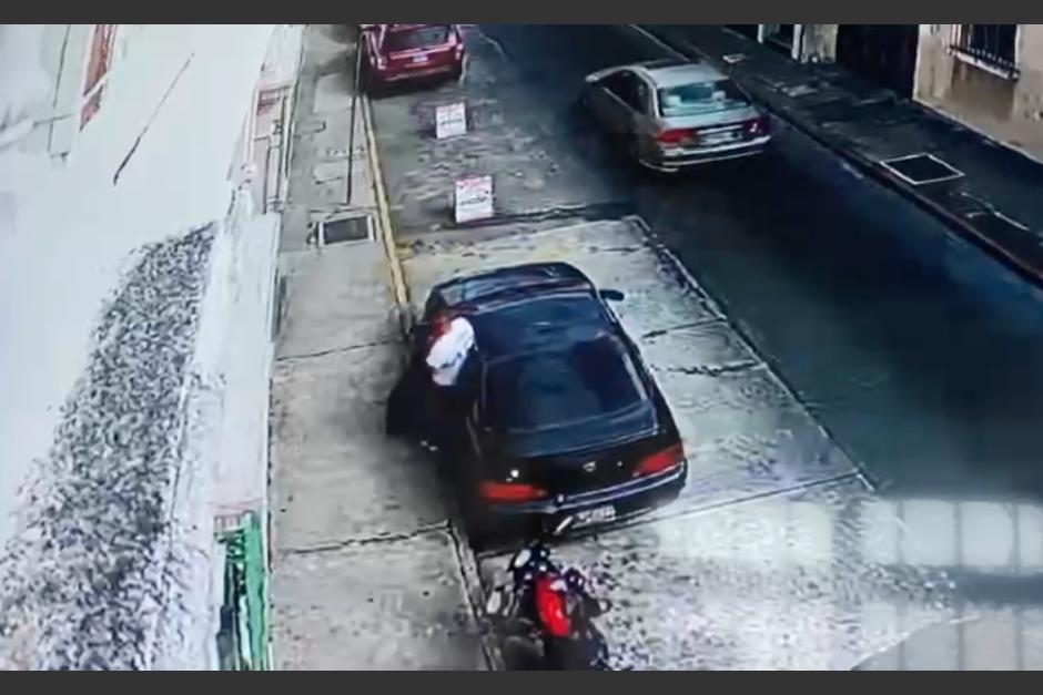 El robo fue en la 1ra. Calle de la zona 1 capitalina, entre 6 avenida y 5 avenida. (Foto: Cortesía/Soy502)