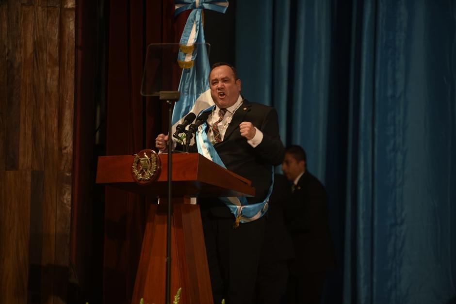El presidente Alejandro Giammattei asumió la presidencia con un efusivo discurso, ahora entregará la banda presidencial el próximo 14 de enero. (Foto: Wilder López/Soy502)