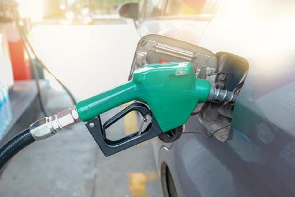 El primer incremento del aÃ±o 2023 en precios de los combustibles ha sido reportado. (Foto: Shutterstock)