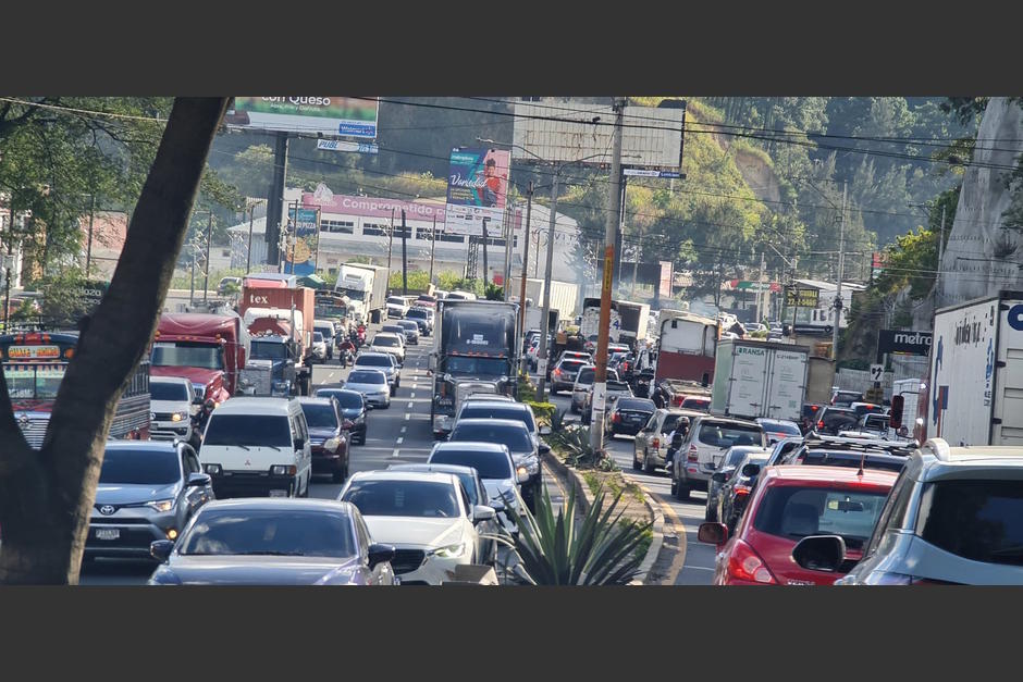 Se genera movilidad lenta en la ruta al Pacífico por trabajos en el puente Enrique Tejada Wyld. (Foto: PMT de Villa Nueva)