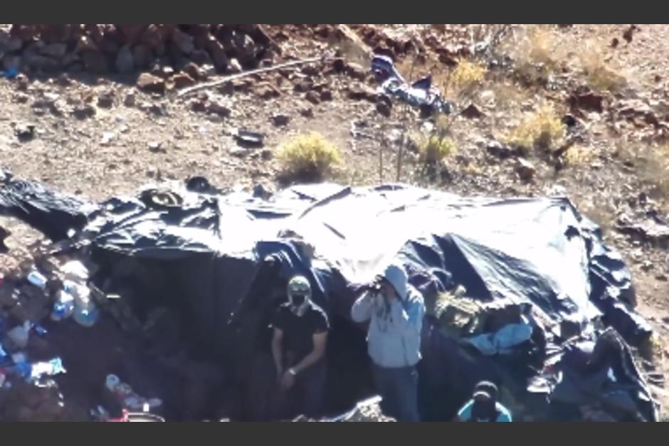 Captan a integrantes de "Los Chapitos" que disparan en contra de un dron en cercanías a la frontera con Estados Unidos. (Foto: captura de video)