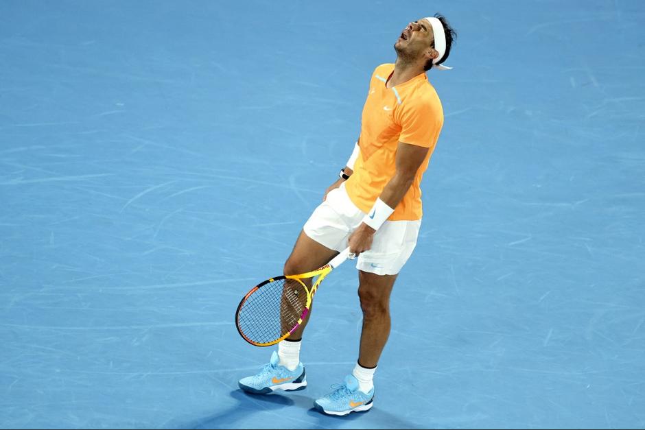 Rafael Nadal, actual campeón del Abierto de Australia, quedó eliminado tras caer derrotado en la segunda ronda. El español sufrió una lesión. (Foto: AFP)