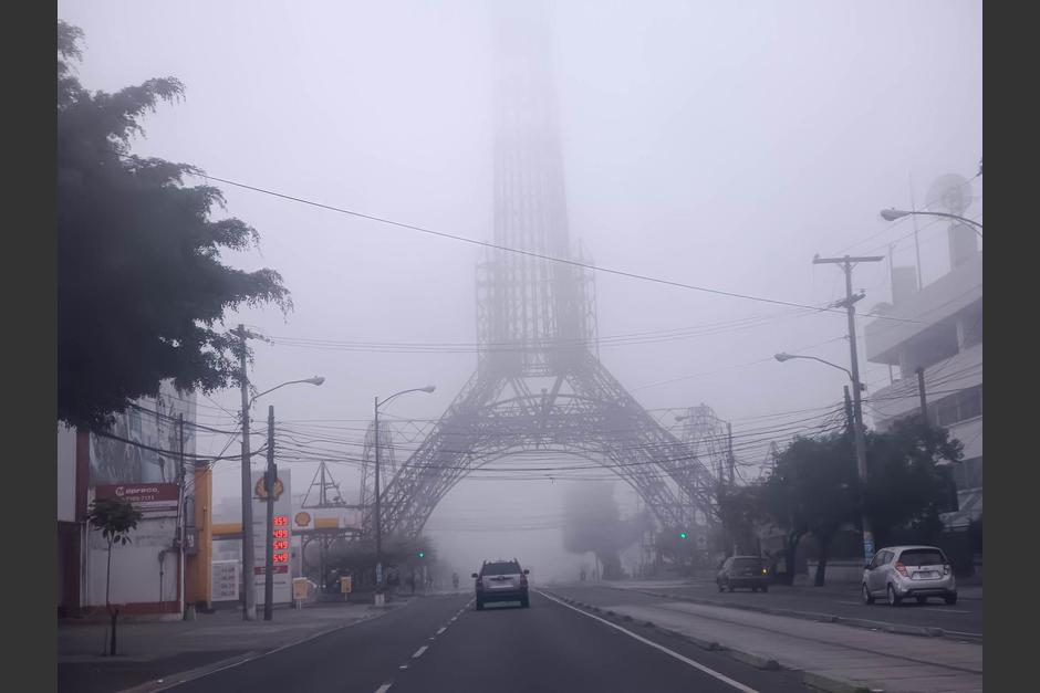 La niebla complica la visibilidad en la ciudad de Guatemala. (Foto: Gustavo Méndez/Soy502)