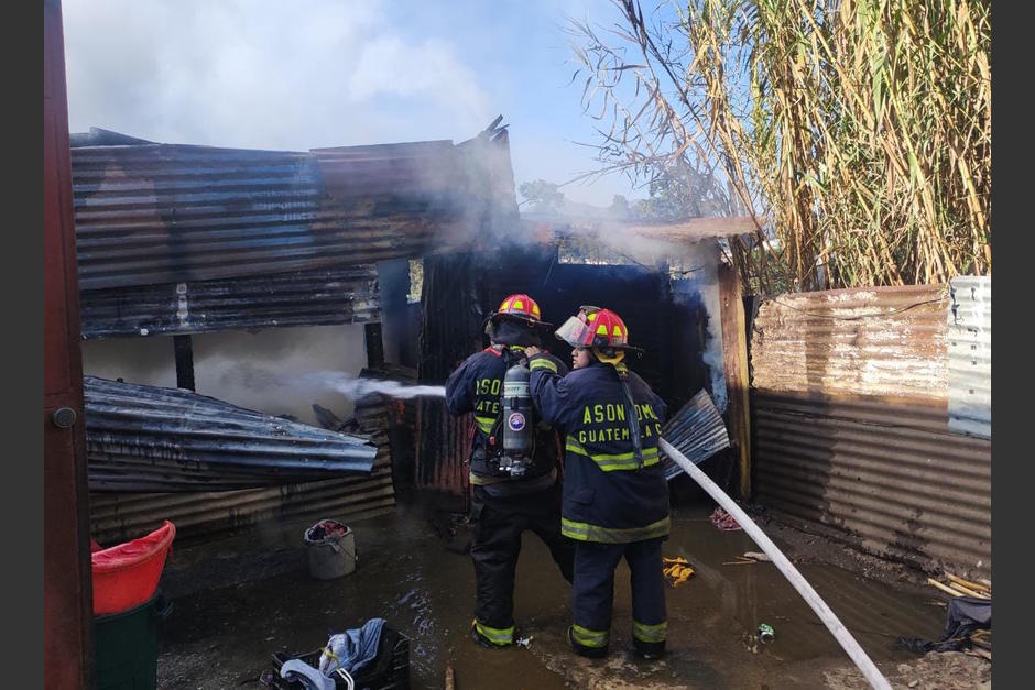 Un niño de cinco años habría rescatado a sus hermanos menores y puesto a salvo de un incendio en El Tejar. (Foto: Bomberos Municipales Departamentales)