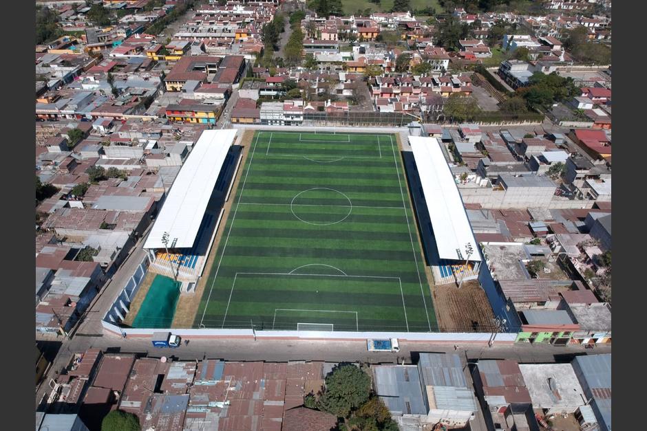 En Ciudad Vieja, Sacatepéquez, la Municipalidad construyó un estadio de fútbol que tuvo un costo millonario. (Foto: Wilder López/Soy502)