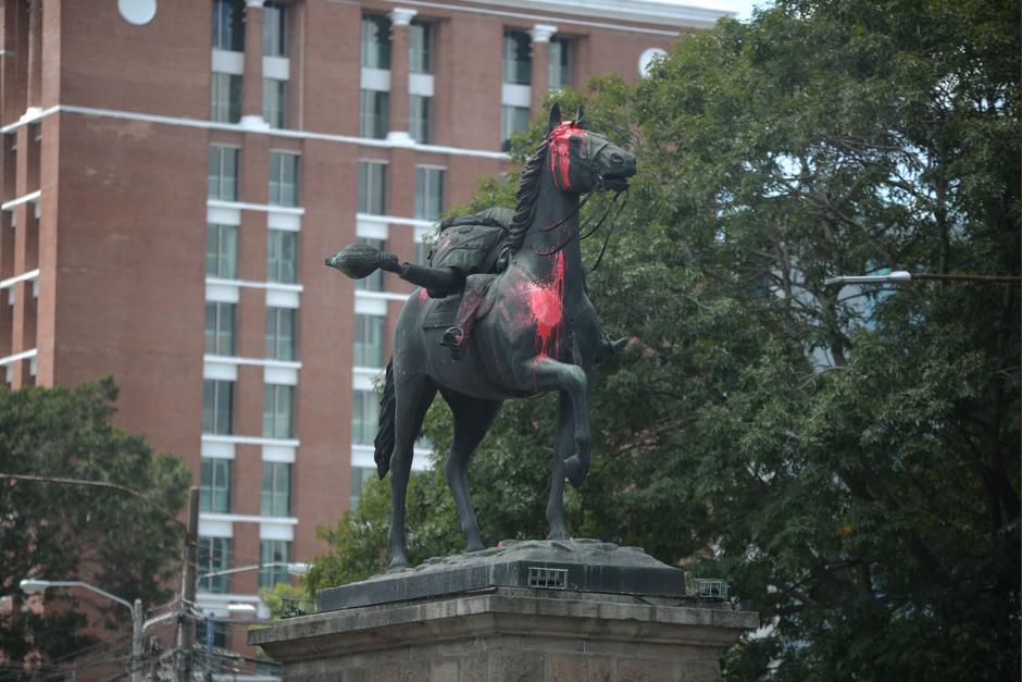 El MP pidió 9 años de prisión y una multa como sentencia para un hombre acusado de dañar el monumento del expresidente José María Reyna Barrios. (Foto: Archivo/Soy502)