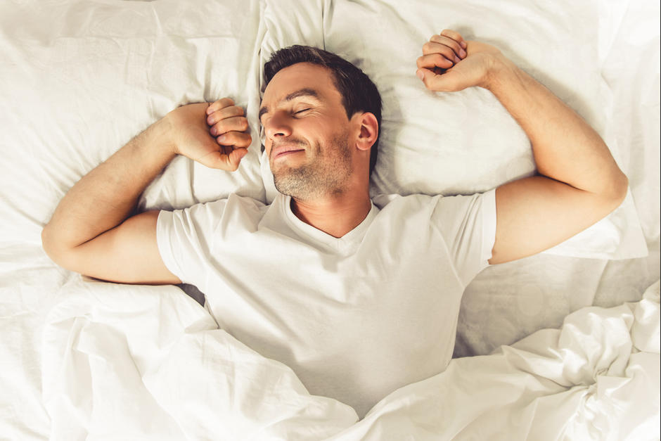 Un estudio reveló el tiempo que tardan los hombres solteros en lavar sus sábanas. (Foto: Shutterstock)