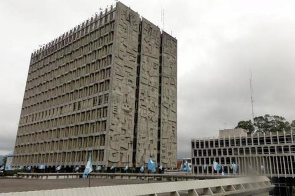 Autoridades monetarias y de gobierno informaron sobre la decisión de la calificadora. (Foto: archivo/Soy502)