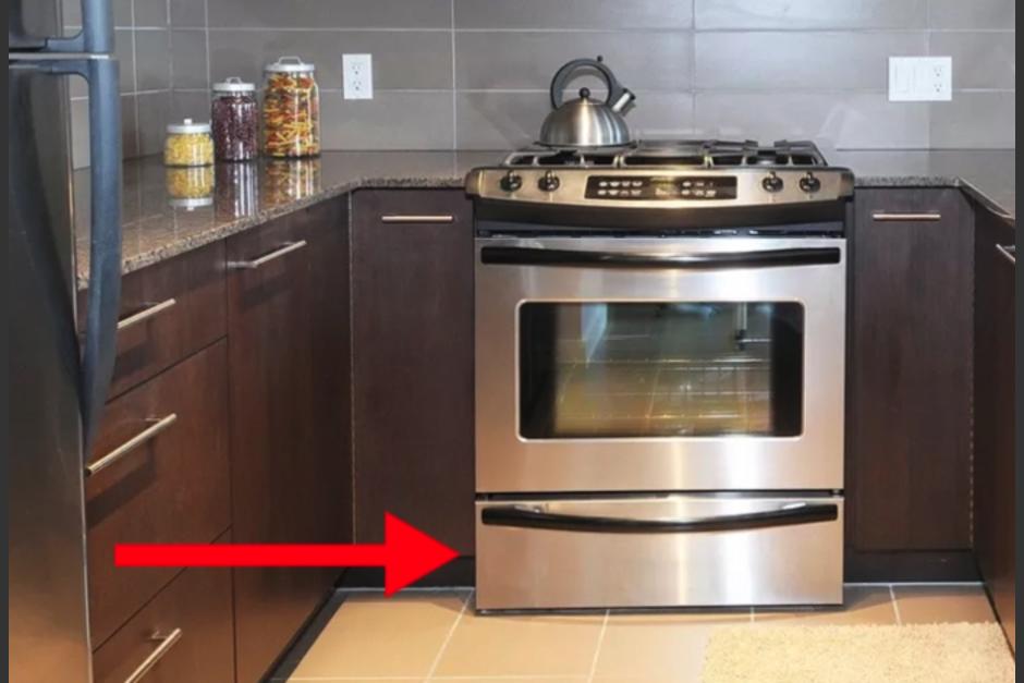 El cajón en la parte de abajo de la estufa tiene una función específica. (Foto: Cocina Vital)