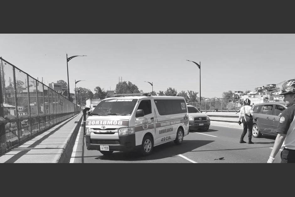 Reportan largas filas de vehículos hasta la calzada San Juan por accidente de tránsito en el puente El Incienso. (Foto: cortesía)