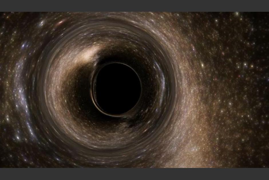 Una simulación científica mostró cómo sería ser "tragado" por un agujero negro. (Foto: captura de video)