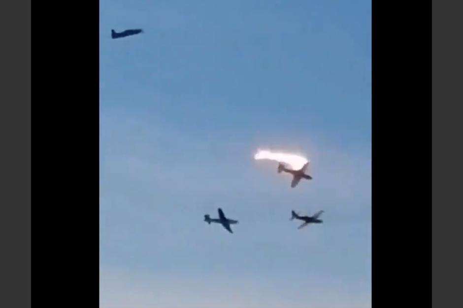 Dos aviones de la Fuerza Aérea de Colombia colisionaron en el aire. (Foto: captura de pantalla)&nbsp;