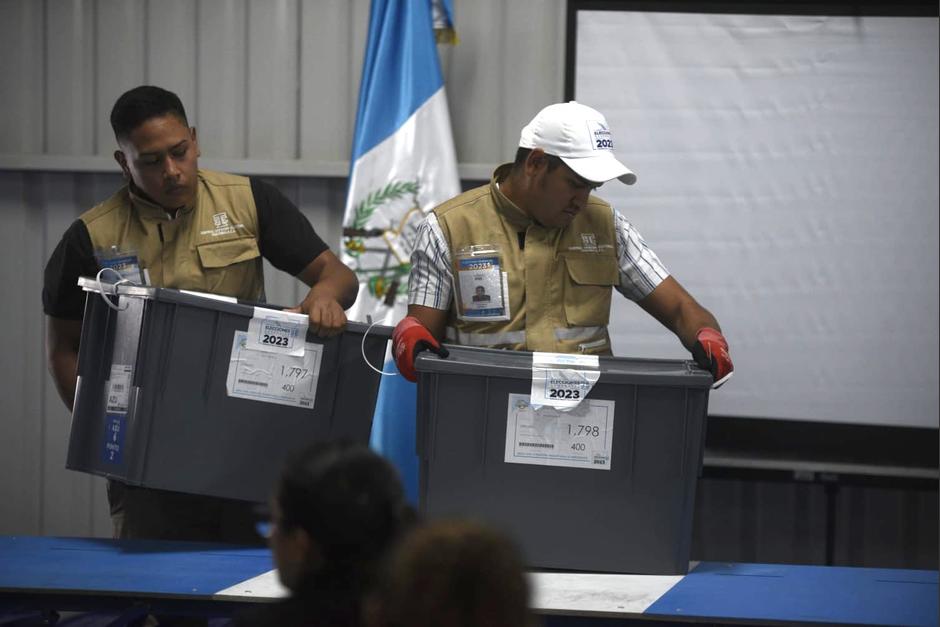 El partido Vamos ha exigido que se abran todas las cajas electorales durante una segunda revisión de escrutinios, ahora ordenada por la CC. (Foto: Wilder López/Soy502)