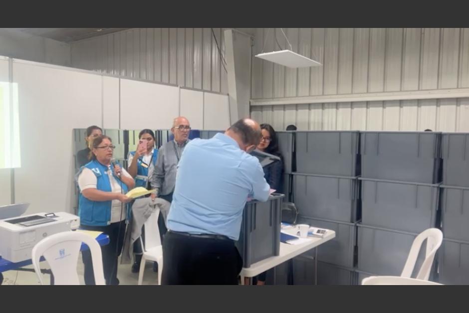 La Junta Electoral Departamental de El Progreso modificó un voto, que originalmente tenía la UNE, y se lo adjudicó al partido Valor. (Foto: TSE Guatemala)