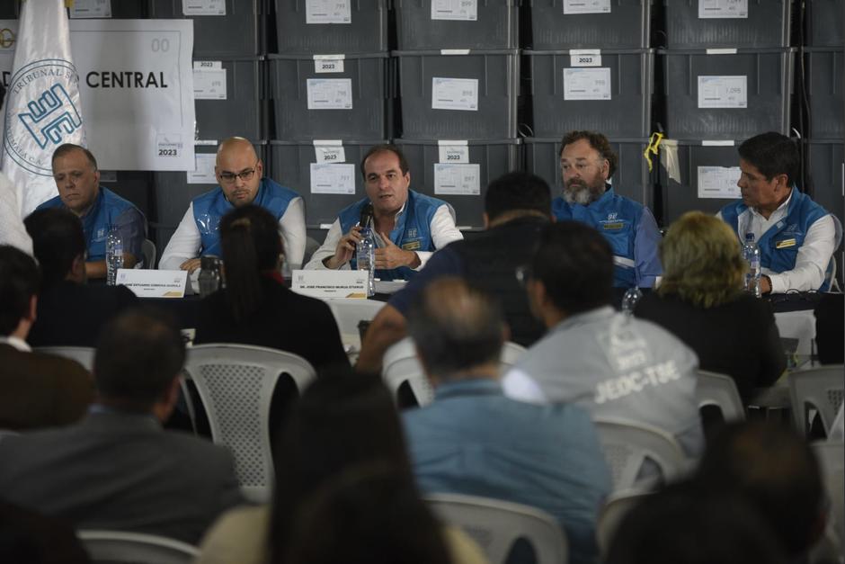 La Junta Electoral del Distrito Central continúa con el cotejo de las actas. (Foto: Wilder López/Soy502)